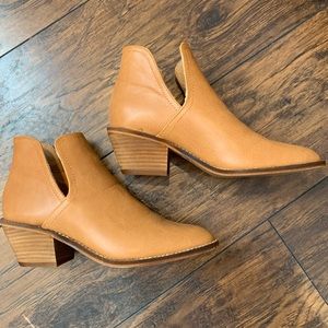 camel side cut ankle boot